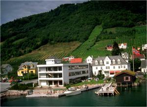 Leikanger Fjord Hotel 
