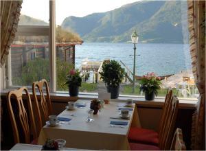 Leikanger Fjord Hotel 